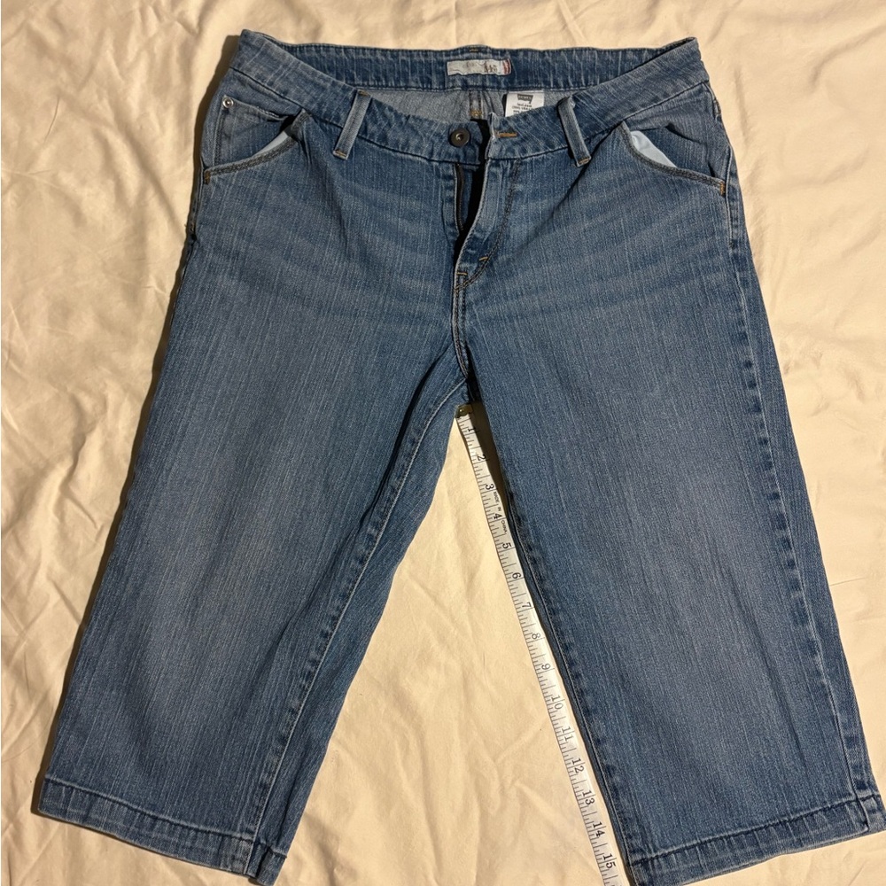 Vintage Levi's Women's Cropped Blue Jeans